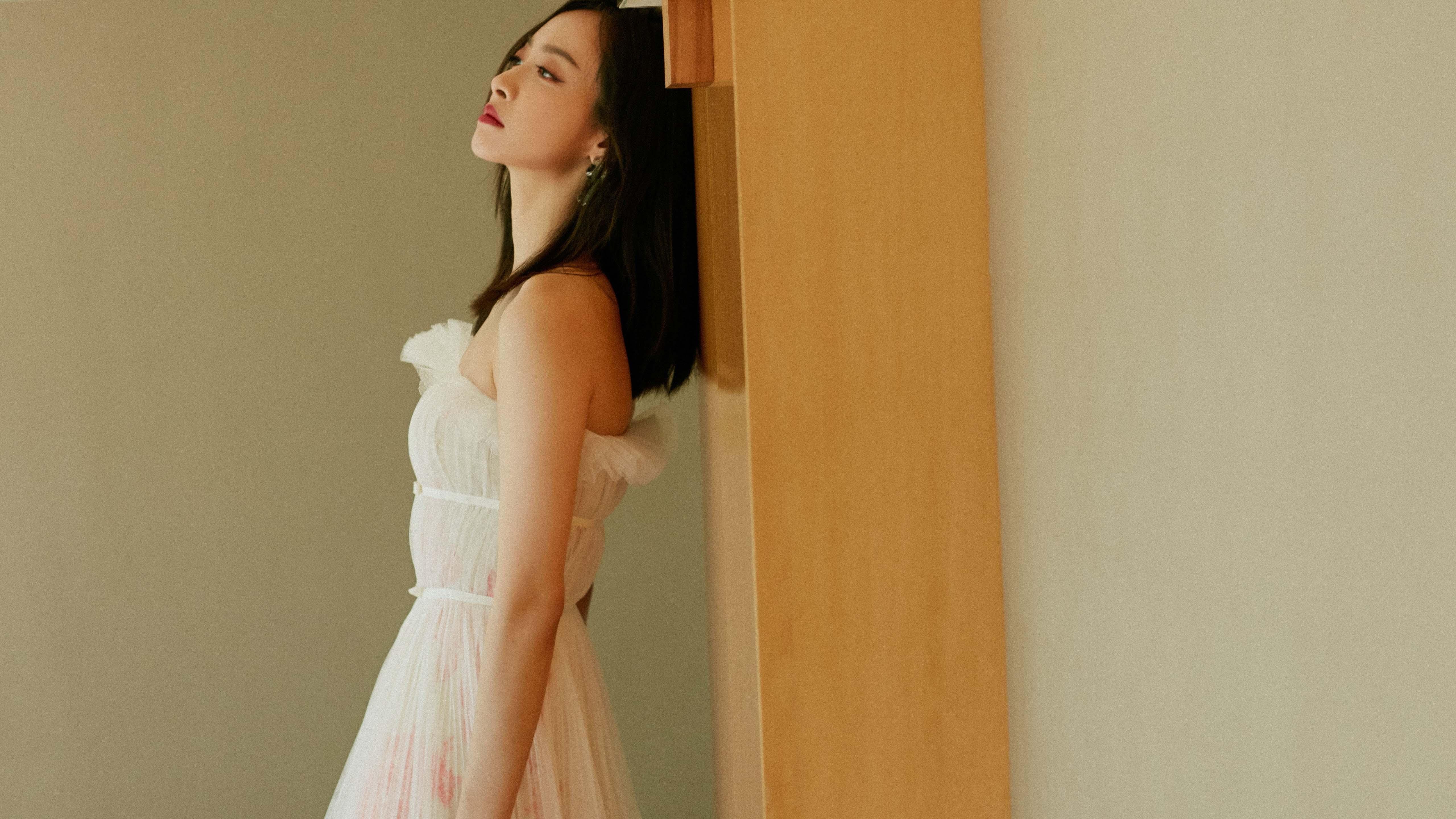 2019年季后赛：“水花兄弟”连续热火般的爆发，库里在关键的第四节多次神奇远投赢得比赛